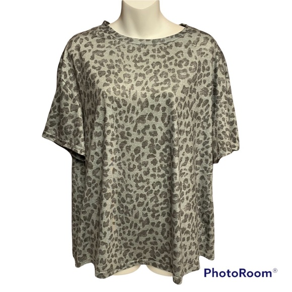 Shein green animal print short sleeve top size L. - Picture 1 of 8